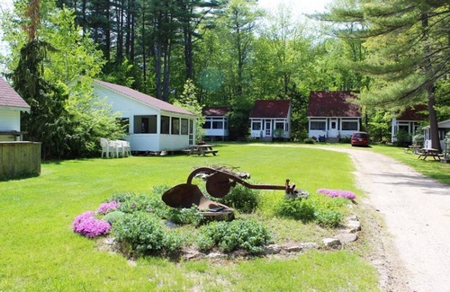 North Sebago Apartment | Lakeview Apartment-Private Beach-Pets Welcome - Round Table Lodge, Sebago, Maine