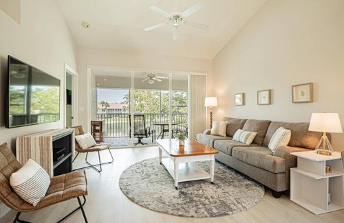 Naples House | Lakeview at Carlton Lakes
