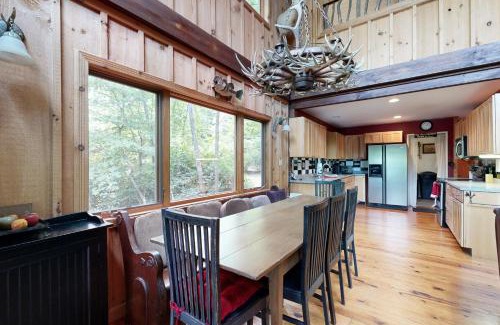 Cullowhee House | Lakeview Cabin