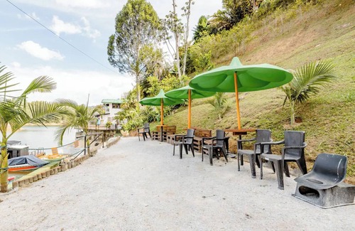 Guatape Cabin | Lakeview Cabin with Jacuzzi in Guatapé