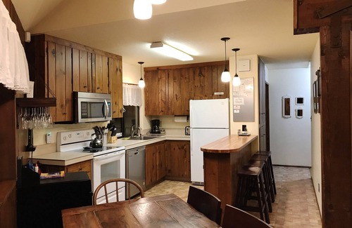 Serene Lakes Cabin | Lakeview Capone Getaway, great sledding on property, fun loft for kids, Lg deck