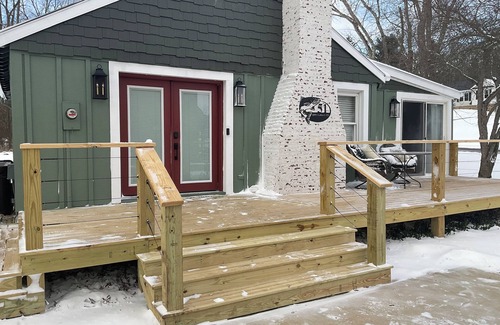 Howard Cottage | Lakeview Couples Get-Away