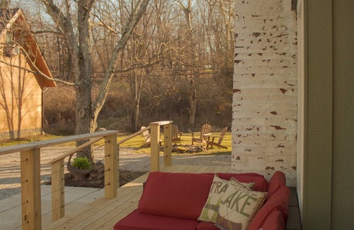 Howard Cottage | Lakeview Couples Get-Away