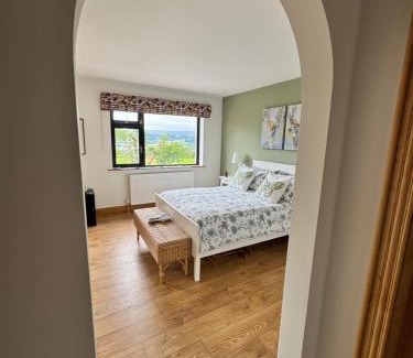 Enniskillen House | Lakeview Ensuite - Peaceful Country Escape