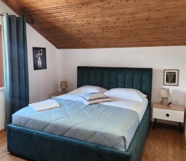 Koman House | Lakeview Escape Koman