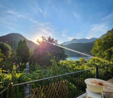 Koman House | Lakeview Escape Koman