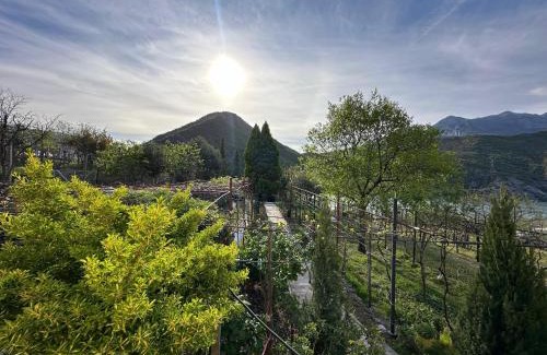 Koman House | Lakeview Escape Koman