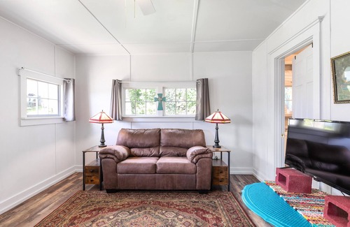 Rockaway Beach Cottage | Lakeview Historic Rockaway Beach Cottage - Boat Ramp