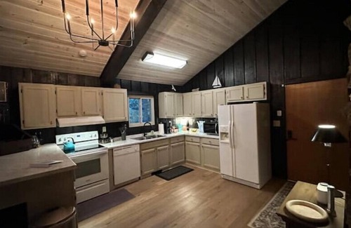 Fairfield Bay House | Lakeview House