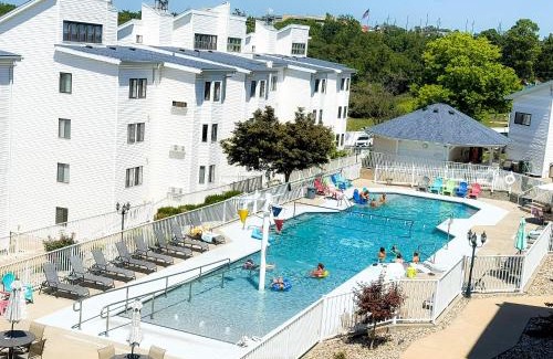 Osage Beach House | Lakeview Poolside 2bd2bapoolbalcony-sleeps 6pp
