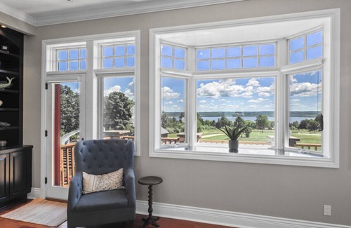 Williamsburg House | Lakeview Ridge Retreat
