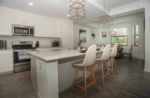 Lakewood Ranch Condo | Lakewood National 2nd Floor Condo 2/bed, 2/bath with golf & lake view