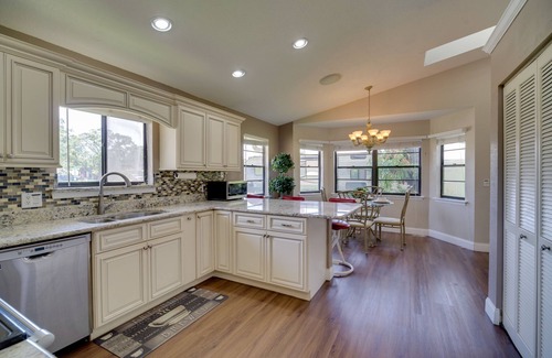 Lakewood Park House | Lakewood Park Retreat on Fairway - 4 Mi to Beach!