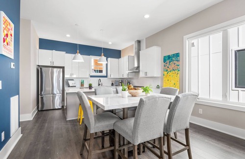 Whitebridge House | LaLa Lounge - Artful 2 Bedroom Townhouse with View