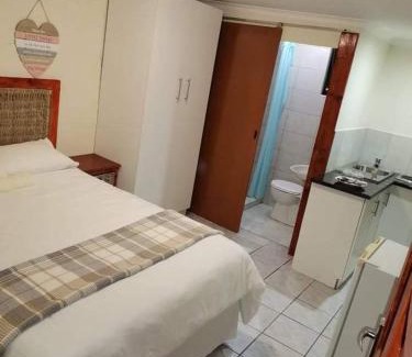 Krugersdorp House | LaMavuso Guesthouse