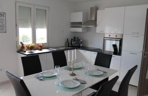 Kastel Sucurac Apartment | Lana i Natali