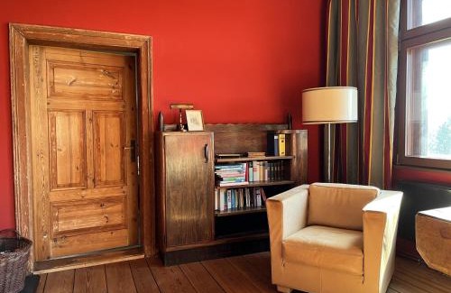 Schwarz Apartment | Landbahnhof Buschhof 2. Stock