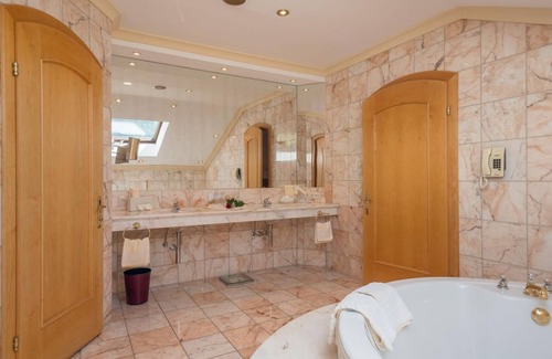 Bad Kleinkirchheim House | Landhaus Suite 150 m² - Thermenwelt Hotel Pulverer