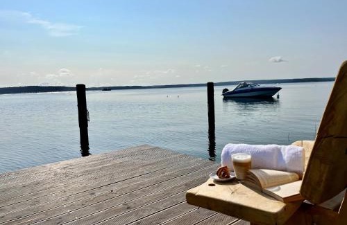 Plau am See Hotel | Landhotel Rosenhof am Plauer See garni mit E-Lade Säule