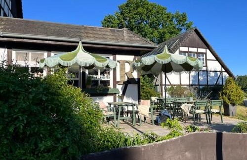 Plau am See Hotel | Landhotel Rosenhof am Plauer See garni mit E-Lade Säule