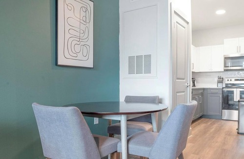 Sanford Apartment | Landing | Amazing 1BD, Pool, Courtyard