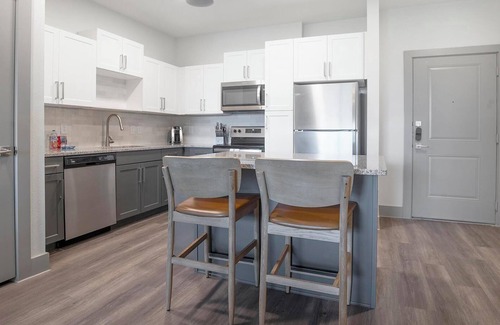 Sanford Apartment | Landing | Amazing 1BD, Pool, Courtyard
