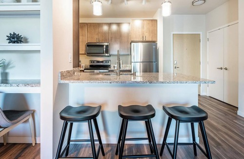 Newberry Apartment | Landing | Amazing 2BD, Gym, Pool