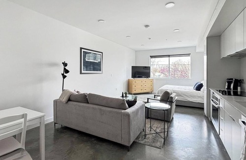 Liberty Wells Apartment | Landing | Amazing Studio, Gym, Game Room