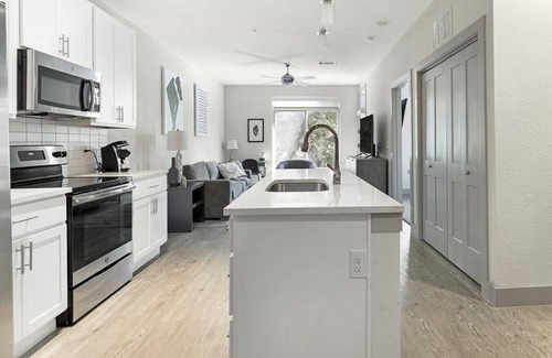 Near East Side Apartment | Landing at 120 Ninth Street - 1 Bedroom in Downtown