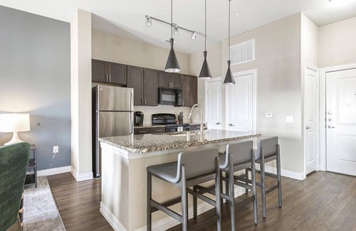 Carrollton Apartment | Landing at Keller Springs Crossing - 1 Bedroom in Southwest Carrollton