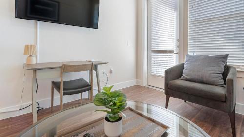 Wetmore Apartment | Landing at La Tierna - San Antonio Northwest Side