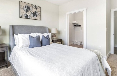 NoDa Apartment | Landing at Mercury NoDa - 2 Bedrooms in North Charlotte