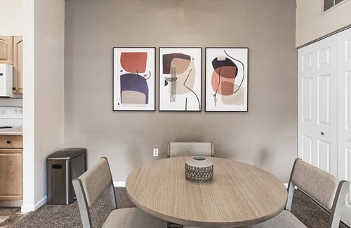 Holland Apartment | Landing at Quail Hollow at the Lakes - 2 Bedrooms in Springfield