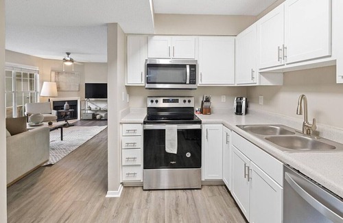Cordova Apartment | Landing at Stonebridge Crossing Apartment Homes - 3 Bedrooms in Downtown Cordova