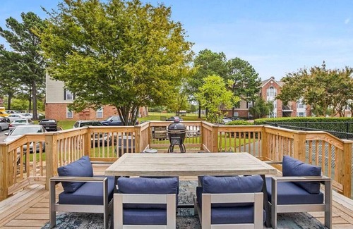 Cordova Apartment | Landing at Stonebridge Crossing Apartment Homes - 3 Bedrooms in Downtown Cordova