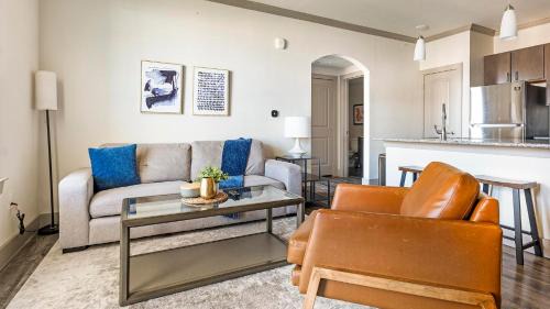 Manor Apartment | Landing at The Flats at Shadowglen - Manor