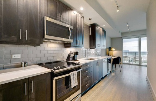 Uptown Apartment | Landing at The Katy - 1 Bedroom in Victory Park