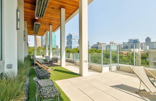 Uptown Apartment | Landing at The Katy - 1 Bedroom in Victory Park