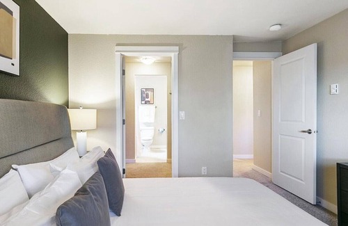 Federal Way Apartment | Landing at Trellis - 2 Bedrooms in Downtown Federal Way