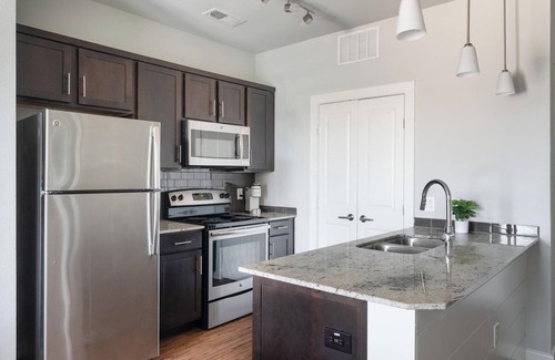 Buda Apartment | Landing | Beautiful 1BD, Gym, Yoga Studio