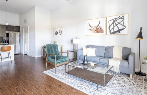 Buda Apartment | Landing | Beautiful 1BD, Gym, Pool