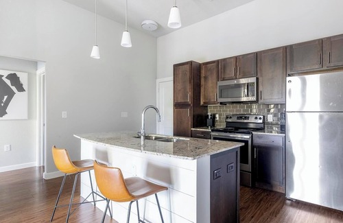 Buda Apartment | Landing | Beautiful 1BD, Gym, Pool