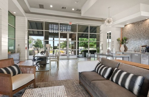 Buda Apartment | Landing | Beautiful 1BD, Gym, Clubhouse