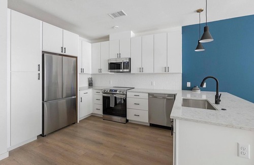 Civic Center Apartment | Landing | Beautiful 1BD, Rooftop Lounge, Gym