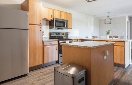 Eureka Apartment | Landing | Beautiful 2BD, Gym, Clubhouse