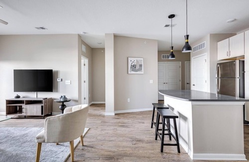 Kenton Apartment | Landing | Beautiful 2BD, Gym, Pool