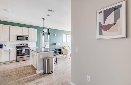 Kenton Apartment | Landing | Beautiful 2BD, Gym, Pool