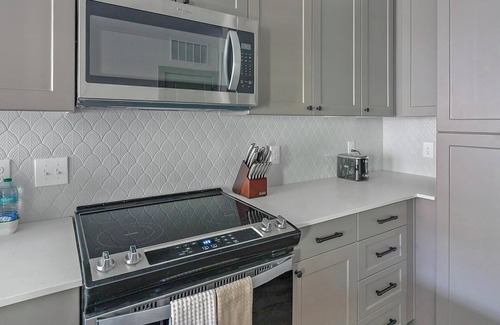 Houston Apartment | Landing | Chic 1BD, Courtyard, Gym
