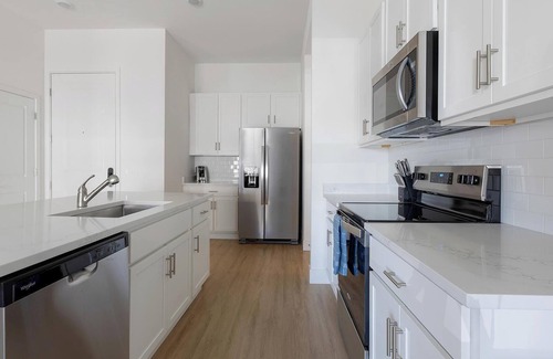 Casas Adobes Apartment | Landing | Chic 2BD, Pool