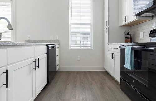 Charlotte Apartment | Landing | Chic Studio, Clubhouse, Pool